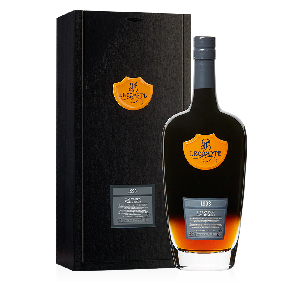 Lecompte Calvados Pays d'Auge Millésime 1993 Jahrgangsflasche Geschenkbox 70 cl / 40 % Frankreich – Flasche mit Verpackung