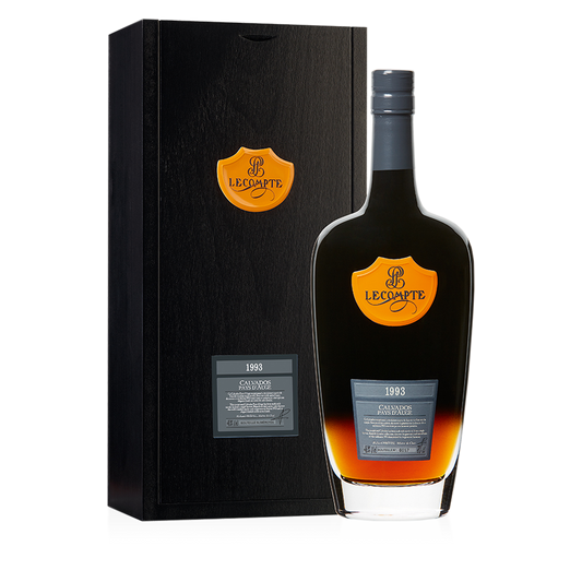 Lecompte Calvados Pays d'Auge Millésime 1993 Jahrgangsflasche Geschenkbox 70 cl / 40 % Frankreich – Flasche mit Verpackung