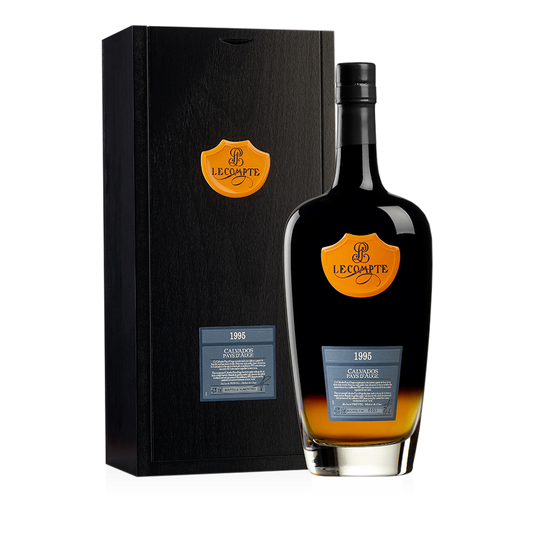 Lecompte Calvados Pays d'Auge Millésime 1995 Jahrgangsflasche Geschenkbox 70 cl / 40 % Frankreich – Flasche mit Verpackung