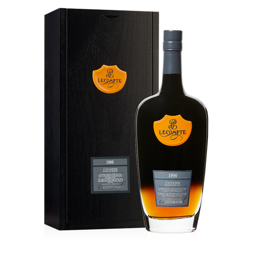 Lecompte Calvados Pays d'Auge Millésime 1996 Jahrgangsflasche Geschenkbox 70 cl / 40 % Frankreich – Flasche mit Verpackung